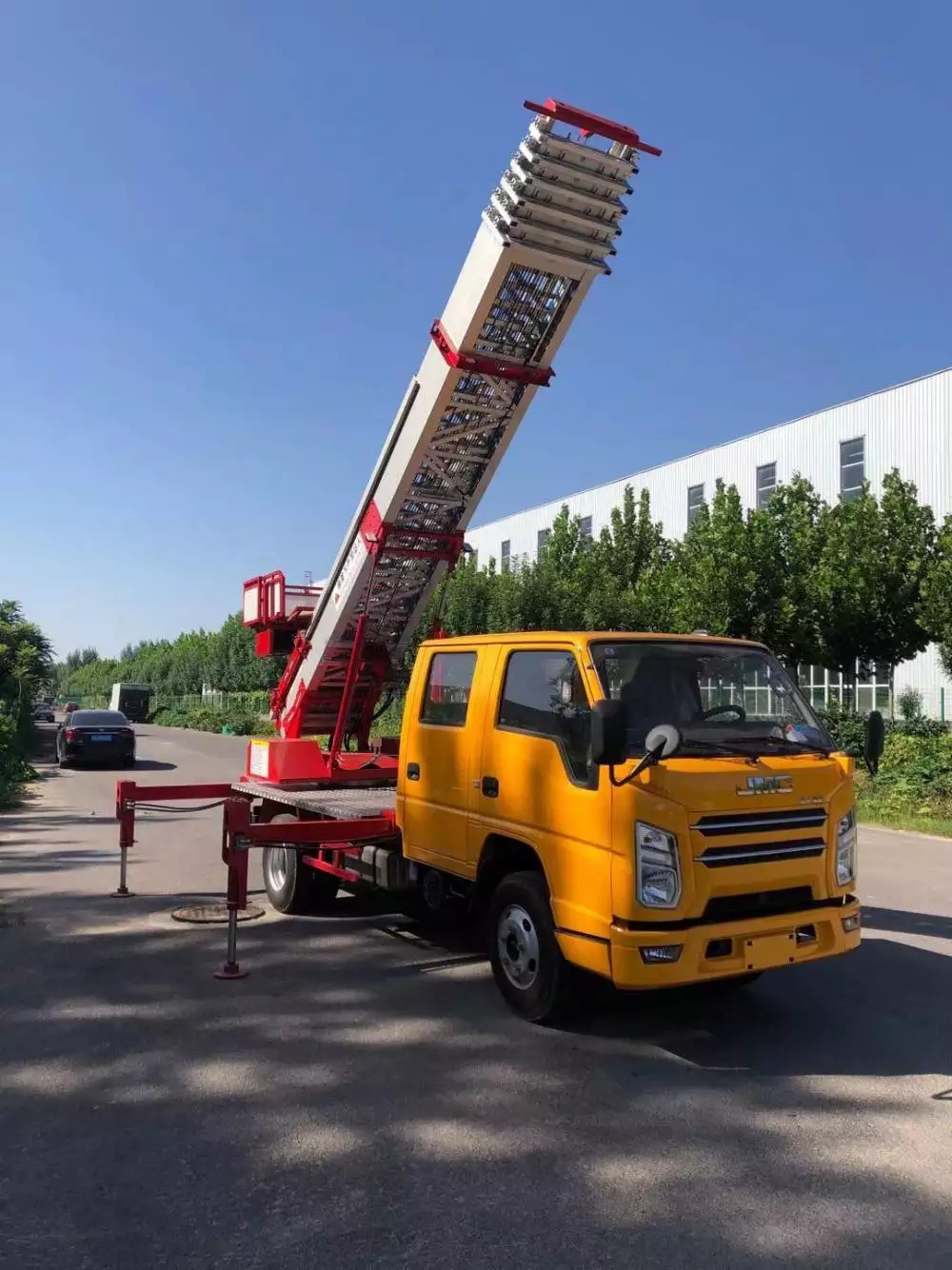 龙岩永定附近的云梯车出租服务：轻松解决高空作业需求